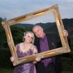 Sandra und Hans als Hochzeitspaar in einem echten Bilderrahmen